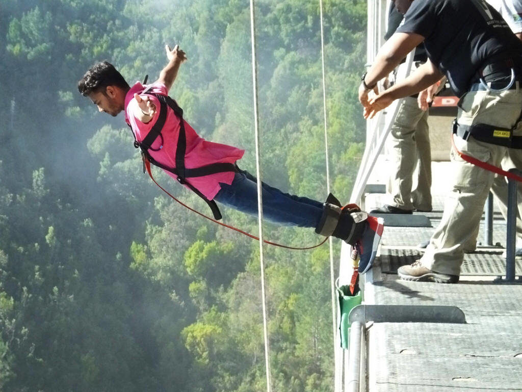 6 Best Spots for Bungee Jumping in the US