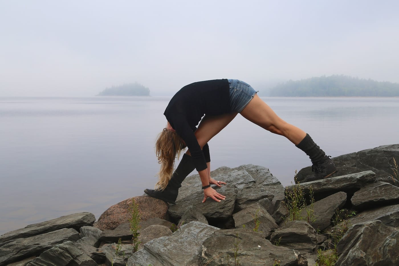 Travel fitness tips 6 Yoga exercises for long layovers