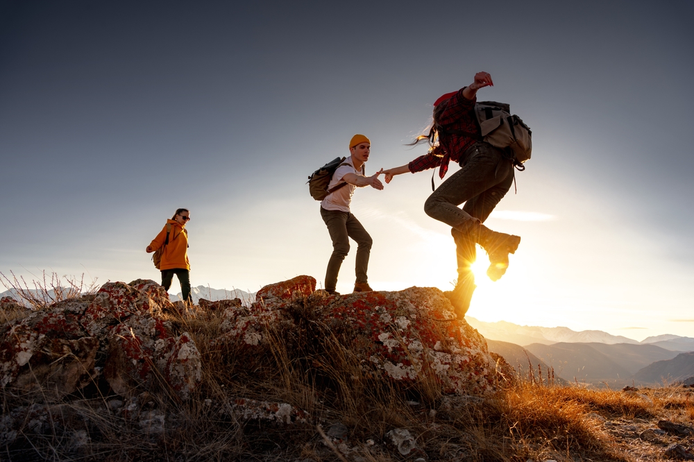 Group,Of,Young,Hikers,With,Backpacks,Walks,With,Backpacks,And