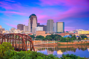 Shreveport,,Louisiana,,Usa,Downtown,Skyline,On,The,Red,River.