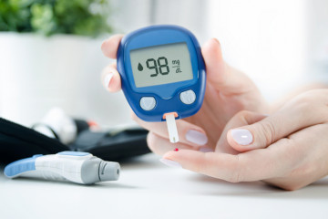 Diabetes,Checking,Blood,Sugar,Level.,Woman,Using,Lancelet,And,Glucometer