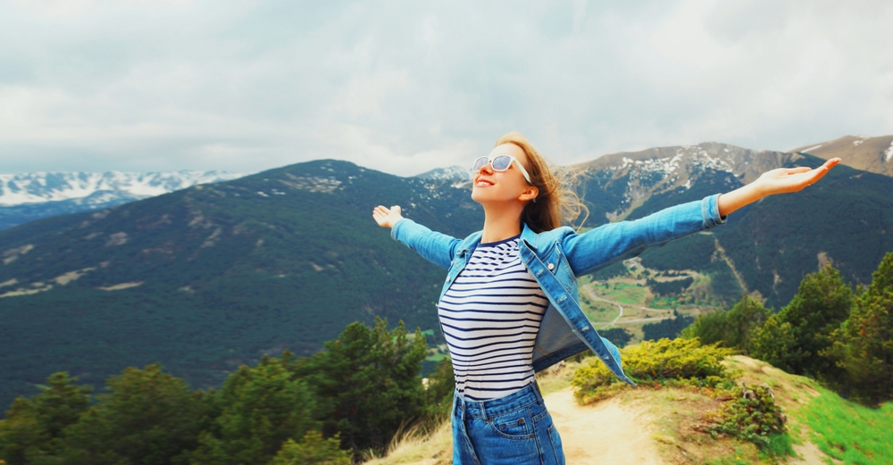 Travel,Concept,,Happy,Woman,Enjoying,Fresh,Air,Mountains,Raising,Her