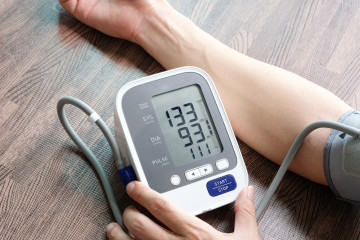 Man,Check,Blood,Pressure,Monitor,And,Heart,Rate,Monitor,With