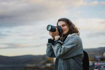 Young,Cheerful,Woman,Traveler,In,A,Denim,Jacket,With,A