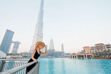 Young,Travelling,Woman,Enjoying,The,View,Of,Dubai,Downtown.