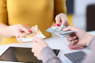 Transfer,Of,Currency,From,Hand,To,Hand,At,Workplace.,Financial