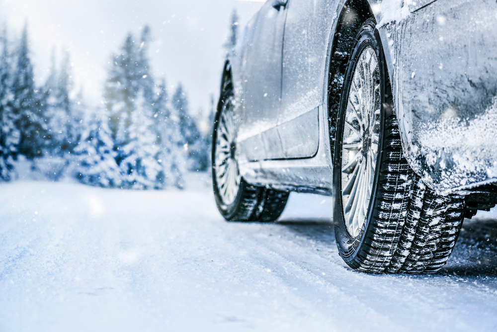 Winter,Tire.,Car,On,Snow,Road.,Tires,On,Snowy,Highway