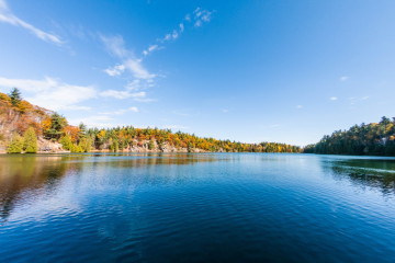 Wide,Angle,View,Of,Pink,Lake,In,The,Fall,In