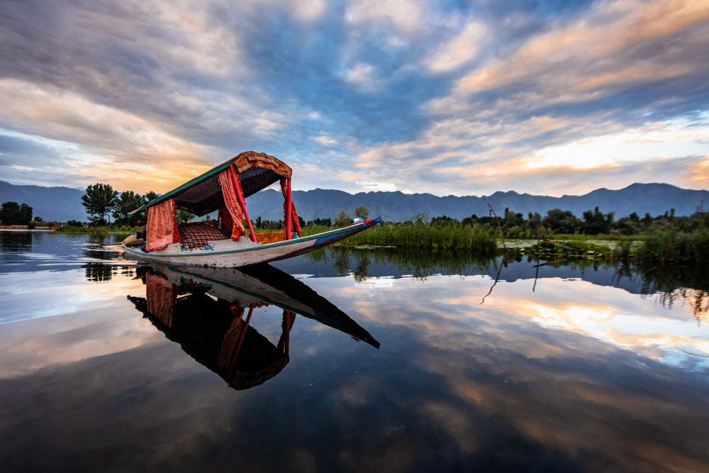 The,Beauty,Of,Dal,Lake,And,The,Beautiful,Shikaras,During
