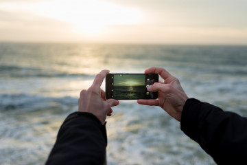 Incredibly,Beautiful,Dawn,Frame,On,The,Sea,On,Your,Phone