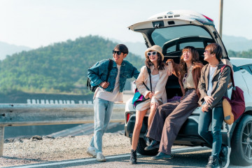 Group,Of,Asian,Generation,Z,People,Friends,Sitting,On,Car