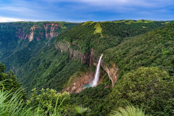 Nohkalikai,Falls,Is,The,Tallest,Plunge,Waterfall,In,India.,The