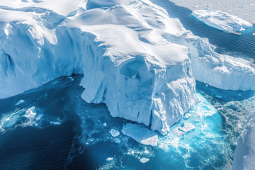 An,Aerial,Perspective,Showcases,The,Dramatic,Melting,Icebergs,Of,Antarctica,