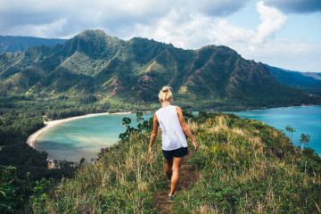 Blonde,Hiker,Looks,Over,The,Ocean,On,A,Classic,Hawaiian