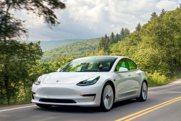 6 Tips To Stay Safe In An EV During Holiday Travel