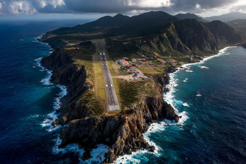 The world’s 10 most beautiful airport landings