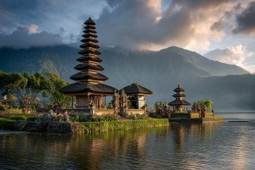 Travel destinations 5 Must-See Tourist Destinations in the World